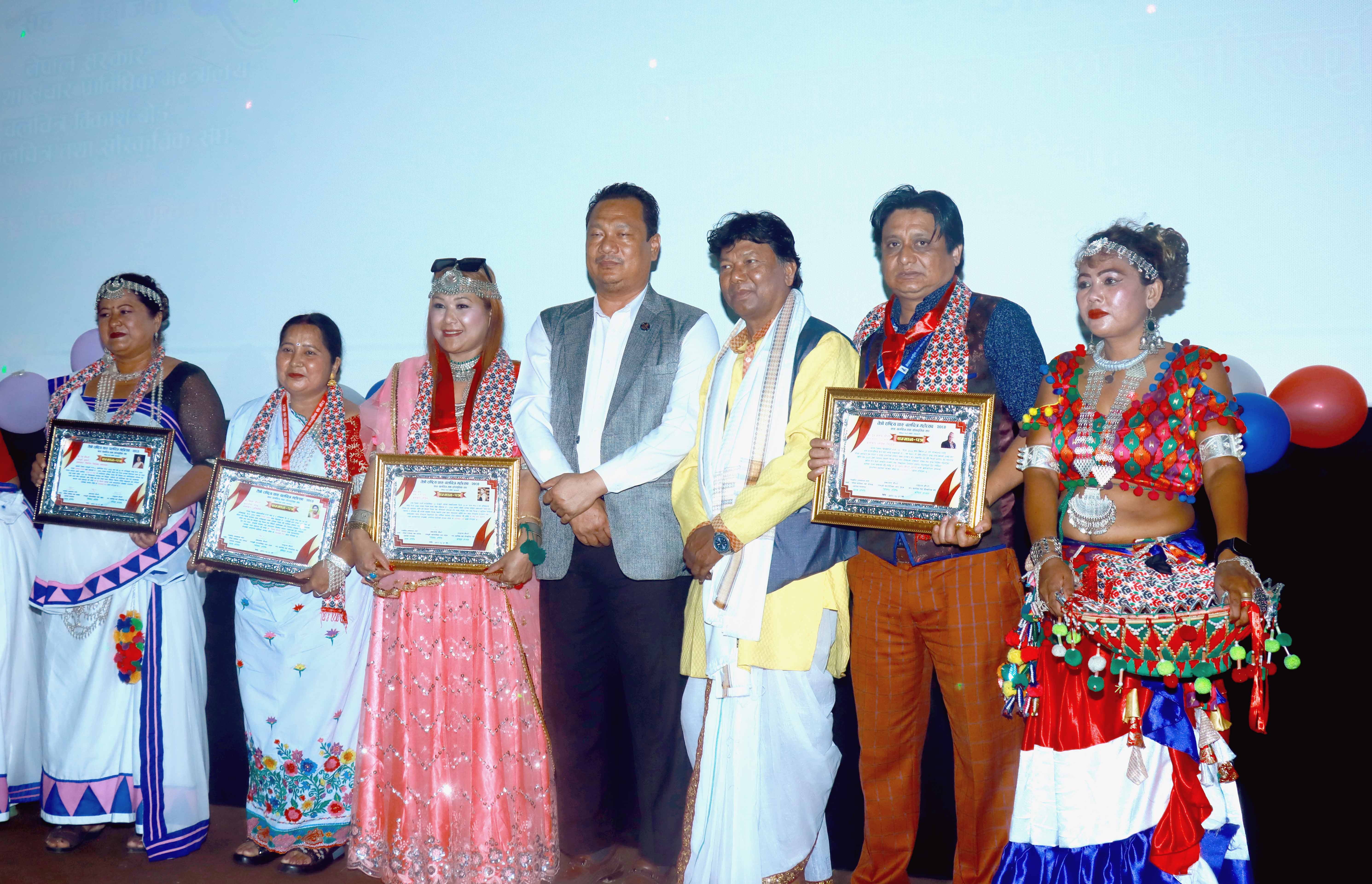 तेश्रो राष्ट्रिय थारू चलचित्र महोत्सव सम्पन्न,  १ सय ५ जनालाई सम्मान